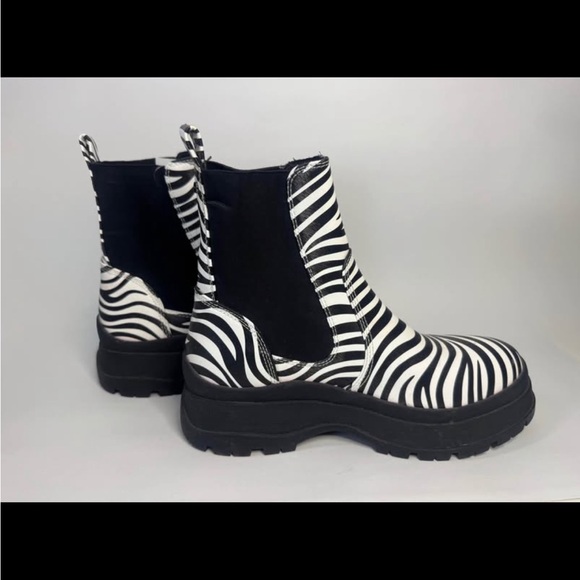 Zebra Chelsea Boots - Brand new - Size 7 - Never worn -Vegan Leather - Picture 2 of 3